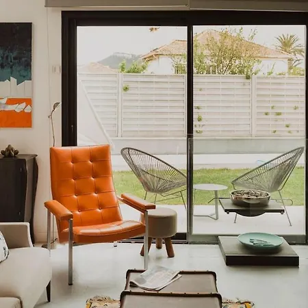 Moderne Avec Piscine A 100m De La Villa